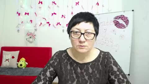 Snapshot of emilyl0vee chatting on April 2026 05:52:01 PM Emily online show from April 2026 05:52:01 PM