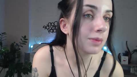 Snapshot of emilylayer chatting on March 2025 01:23:01 AM Emyli online show from March 2025 01:23:01 AM