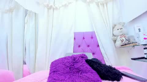 Emily online show from January 2025 04:57:02 AM