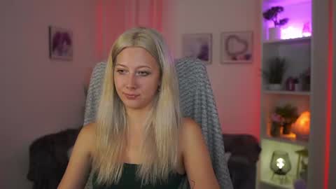 emilyswannn online show from July 2026 06:35:01 PM