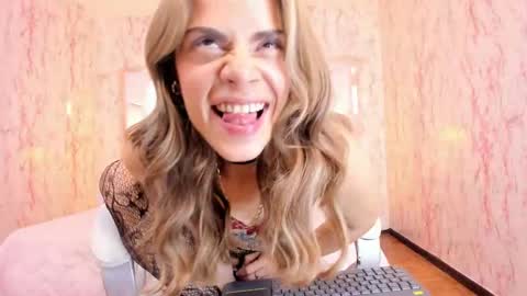 Emily  2200 - 600GMT-5 online show from May 2026 08:27:01 PM