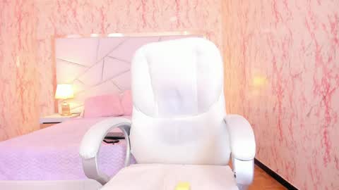 Emily  2200 - 600GMT-5 online show from May 2026 09:01:02 PM