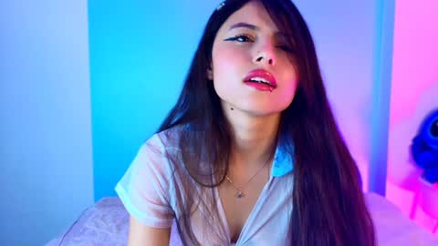 Snapshot of emilywithe_ chatting on February 2025 03:53:01 AM online show from February 2025 03:53:01 AM