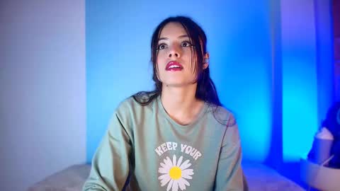 Snapshot of emilywithe_ chatting on February 2025 03:12:02 AM online show from February 2025 03:12:02 AM