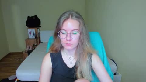 Snapshot of emilyy____ chatting on February 2025 09:48:01 AM Emily online show from February 2025 09:48:01 AM