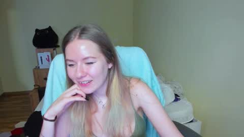 Snapshot of emilyy____ chatting on March 2025 10:54:02 AM Emily online show from March 2025 10:54:02 AM