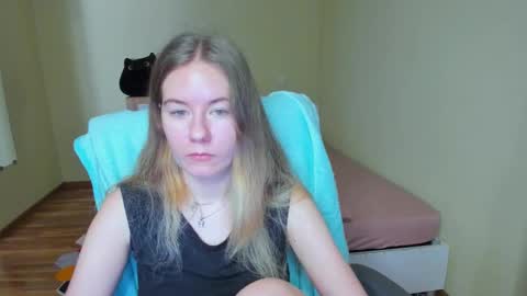 Snapshot of emilyy____ chatting on March 2025 09:13:01 AM Emily online show from March 2025 09:13:01 AM