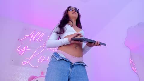 Emily Bank online show from September 2025 08:11:02 PM