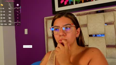 emilyy_cooperr online show from April 2026 12:11:02 PM