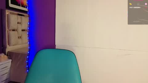emilyy_cooperr online show from June 2026 12:18:02 PM