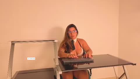 emilyy_cooperr online show from July 2026 12:11:01 PM