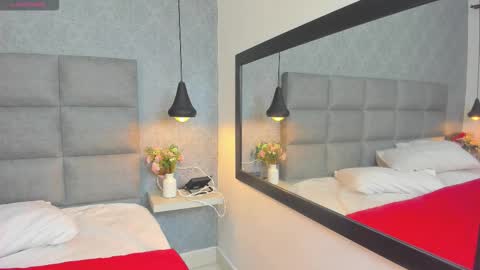 Snapshot of emilyy_r chatting on January 2026 06:44:01 PM emilyy_r online show from January 2026 06:44:01 PM