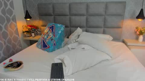 Snapshot of emilyy_r chatting on February 2026 07:06:02 PM emilyy_r online show from February 2026 07:06:02 PM