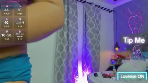 Snapshot of emilyy_r chatting on February 2026 06:53:02 PM emilyy_r online show from February 2026 06:53:02 PM