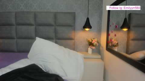 Snapshot of emilyy_r chatting on March 2026 02:04:02 AM emilyy_r online show from March 2026 02:04:02 AM