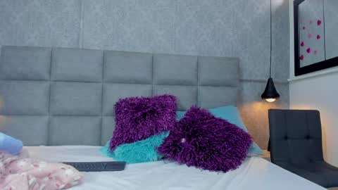 Snapshot of emilyy_r chatting on April 2026 07:04:02 PM emilyy_r online show from April 2026 07:04:02 PM