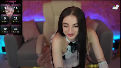 emilyymoon online show from May 2026 12:56:01 PM