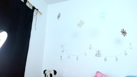 emilyzans07 online show from February 2025 11:05:01 PM