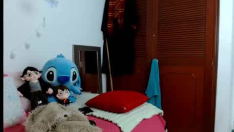 emilyzans07 online show from February 2025 04:46:02 PM