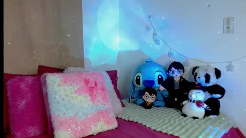 emilyzans07 online show from March 2025 06:43:01 PM