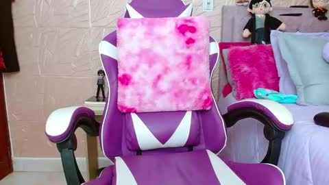 emilyzans07 online show from September 2025 09:18:01 PM