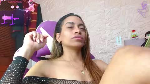 emilyzans07 online show from October 2025 08:41:02 PM