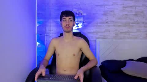 Snapshot of emir_ozan chatting on December 2025 11:27:02 AM emir_ozan online show from December 2025 11:27:02 AM