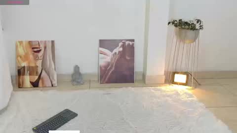 Eimy online show from September 2025 11:48:01 PM