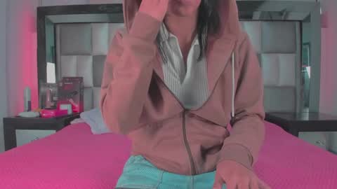 emma__js_ online show from September 2025 11:26:01 AM