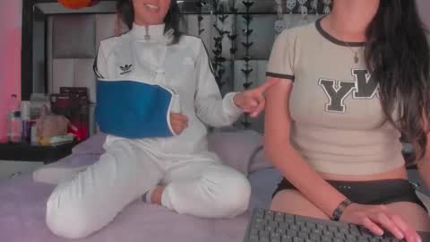 emma__js_ online show from October 2025 03:52:01 PM