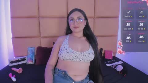 emma__js_ online show from April 2026 10:27:01 PM
