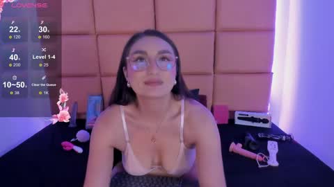 emma__js_ online show from April 2026 10:57:02 PM