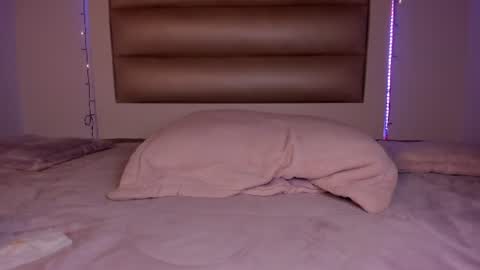 emma__js_ online show from July 2026 04:04:02 PM