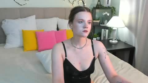 emma__peach online show from April 2026 01:41:02 PM