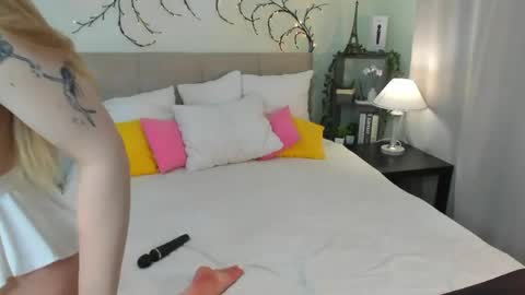 emma__peach online show from April 2026 09:07:01 AM