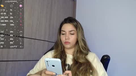 Snapshot of emma_aaa chatting on December 2024 10:43:01 PM Rocio online show from December 2024 10:43:01 PM