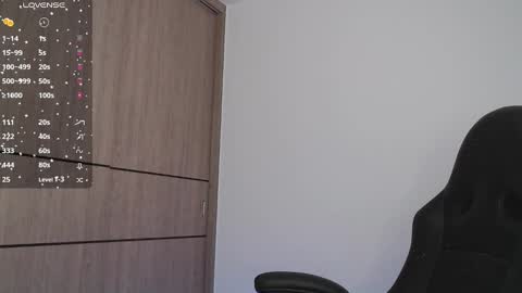 Snapshot of emma_aaa chatting on December 2024 09:58:02 PM Rocio online show from December 2024 09:58:02 PM