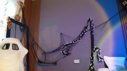 Snapshot of emma_and_aysha chatting on November 2025 04:08:01 PM emma_and_aysha online show from November 2025 04:08:01 PM