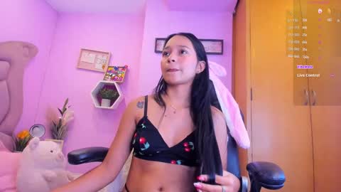 Snapshot of emma_anturin chatting on October 2025 09:23:02 PM Emma Anturin online show from October 2025 09:23:02 PM