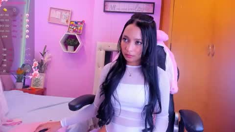 Snapshot of emma_anturin chatting on October 2025 10:22:01 PM Emma Anturin online show from October 2025 10:22:01 PM