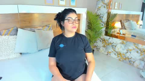 Emma  online show from February 2025 12:59:02 PM