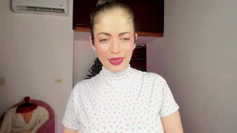 Snapshot of emma_blanco chatting on December 2024 08:01:01 AM Emma online show from December 2024 08:01:01 AM