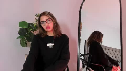 Snapshot of emma_bloom__ chatting on January 2025 04:04:02 PM Emma Bloom online show from January 2025 04:04:02 PM