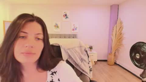 Emma online show from July 2026 12:18:02 PM