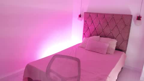 E M M A  online show from February 2026 06:37:02 PM