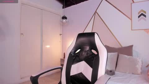 pau online show from December 2024 07:56:01 PM