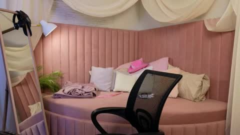 Snapshot of emma_chaser chatting on April 2026 01:36:01 AM emma_chaser online show from April 2026 01:36:01 AM