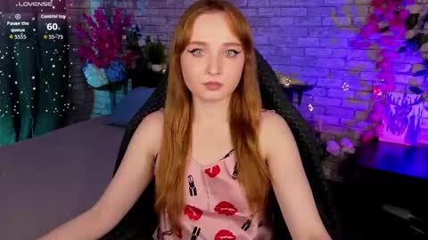 Snapshot of emma_chery chatting on September 2025 06:02:02 AM Emma online show from September 2025 06:02:02 AM