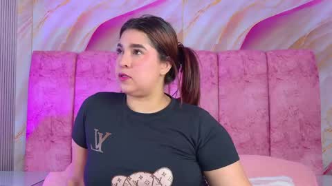 Snapshot of emma_curvy1 chatting on May 2026 03:34:01 AM Emma online show from May 2026 03:34:01 AM