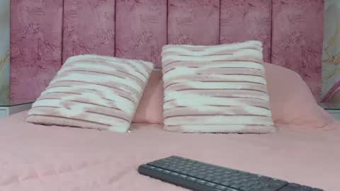 Snapshot of emma_curvy1 chatting on May 2026 03:02:01 AM Emma online show from May 2026 03:02:01 AM